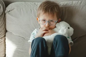 أعراض تشبه التوحد